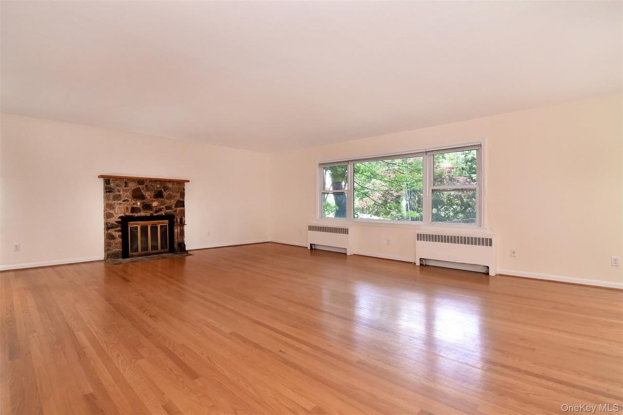 74 Briary Rd - Photo 3 of 23