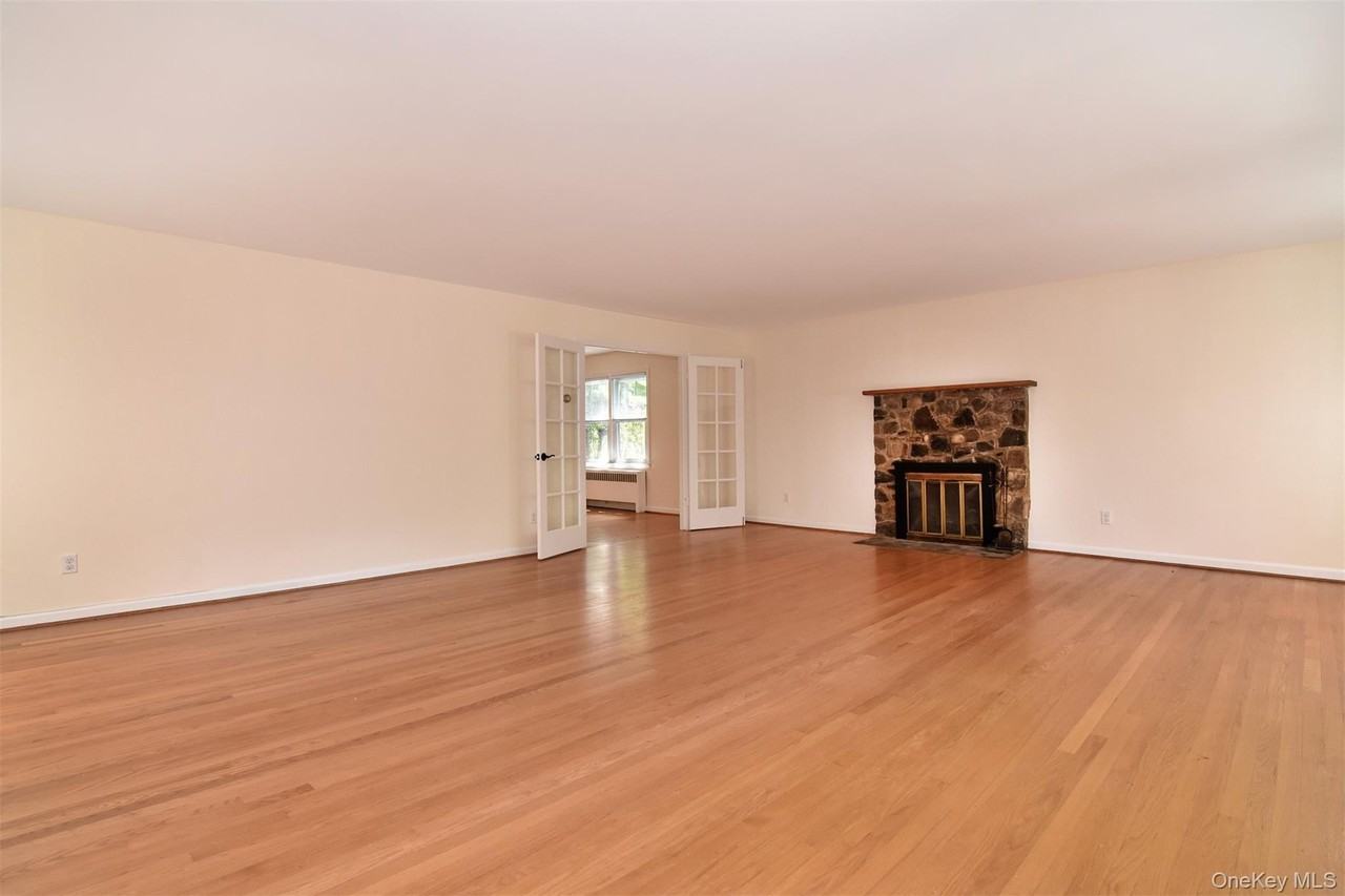 74 Briary Rd - Photo 4 of 23