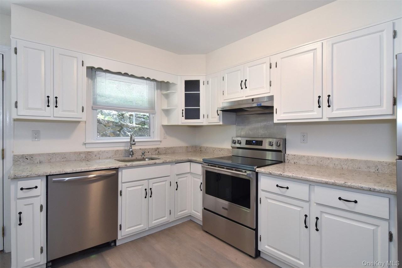 74 Briary Rd - Photo 7 of 23