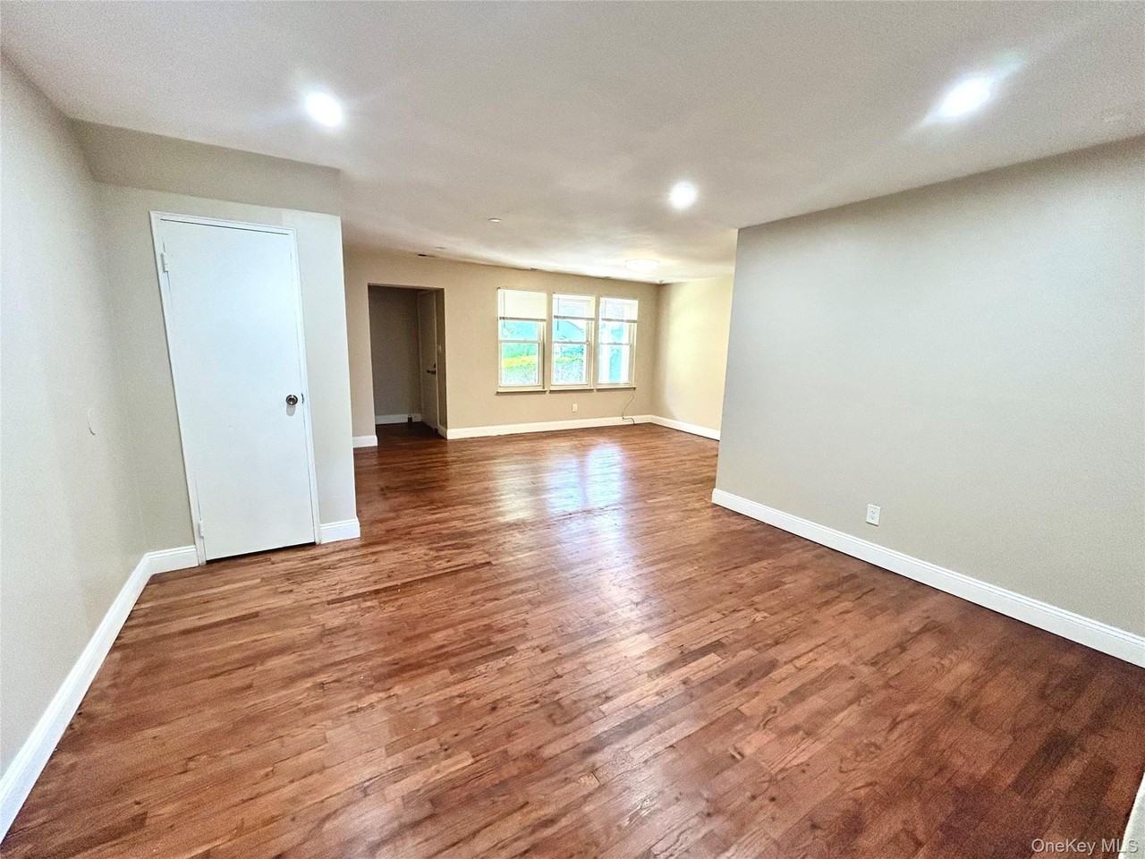 229 Artist Lake Dr