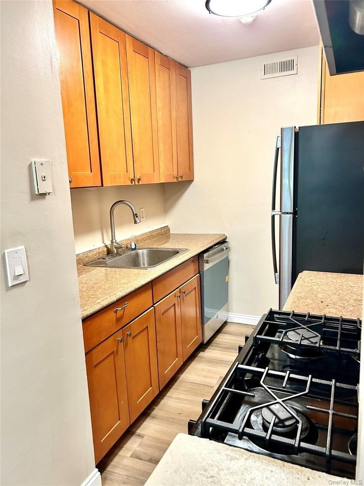 229 Artist Lake Dr - Photo 3 of 6