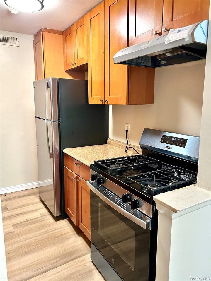 229 Artist Lake Dr - Photo 4 of 6