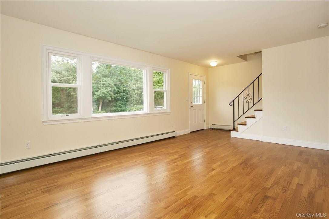 33 Margaret Keahon Dr - Photo 4 of 17