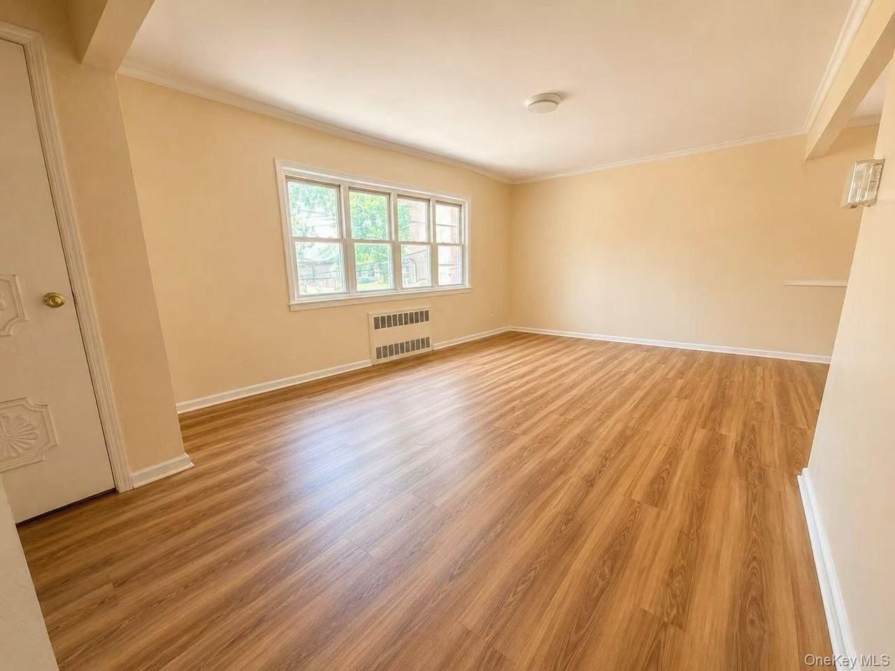 6132 172nd St - Photo 2 of 7