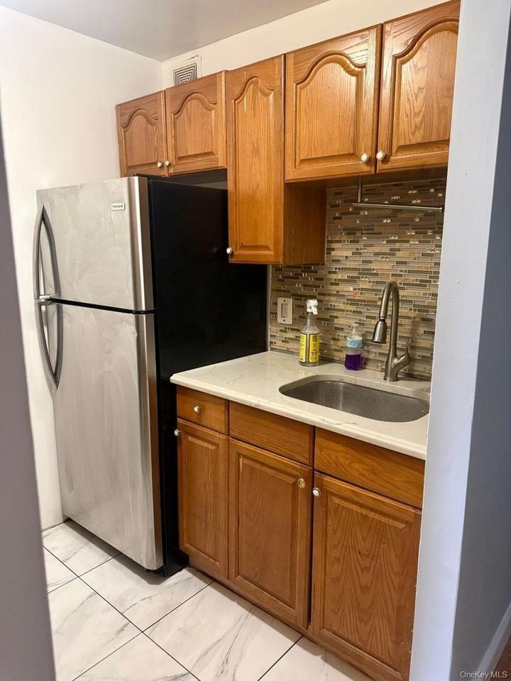 33 Harper Ct #1 - Photo 4 of 12