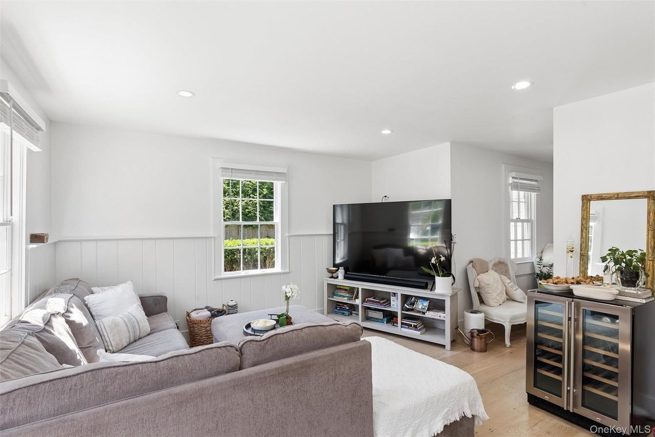 243 Sunset Ave - Photo 7 of 31