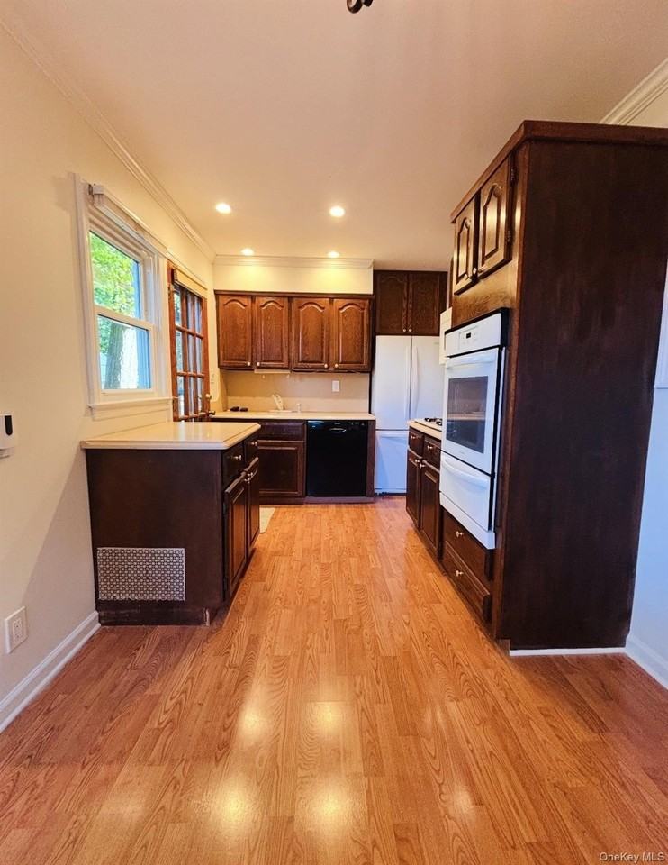 1526 Rhode Ave - Photo 3 of 4