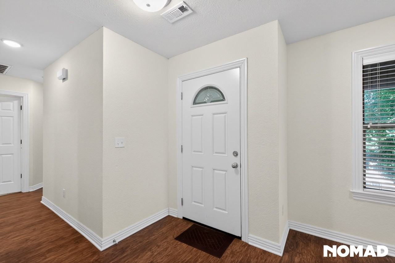 2088 E Custer Ln - Photo 2 of 36