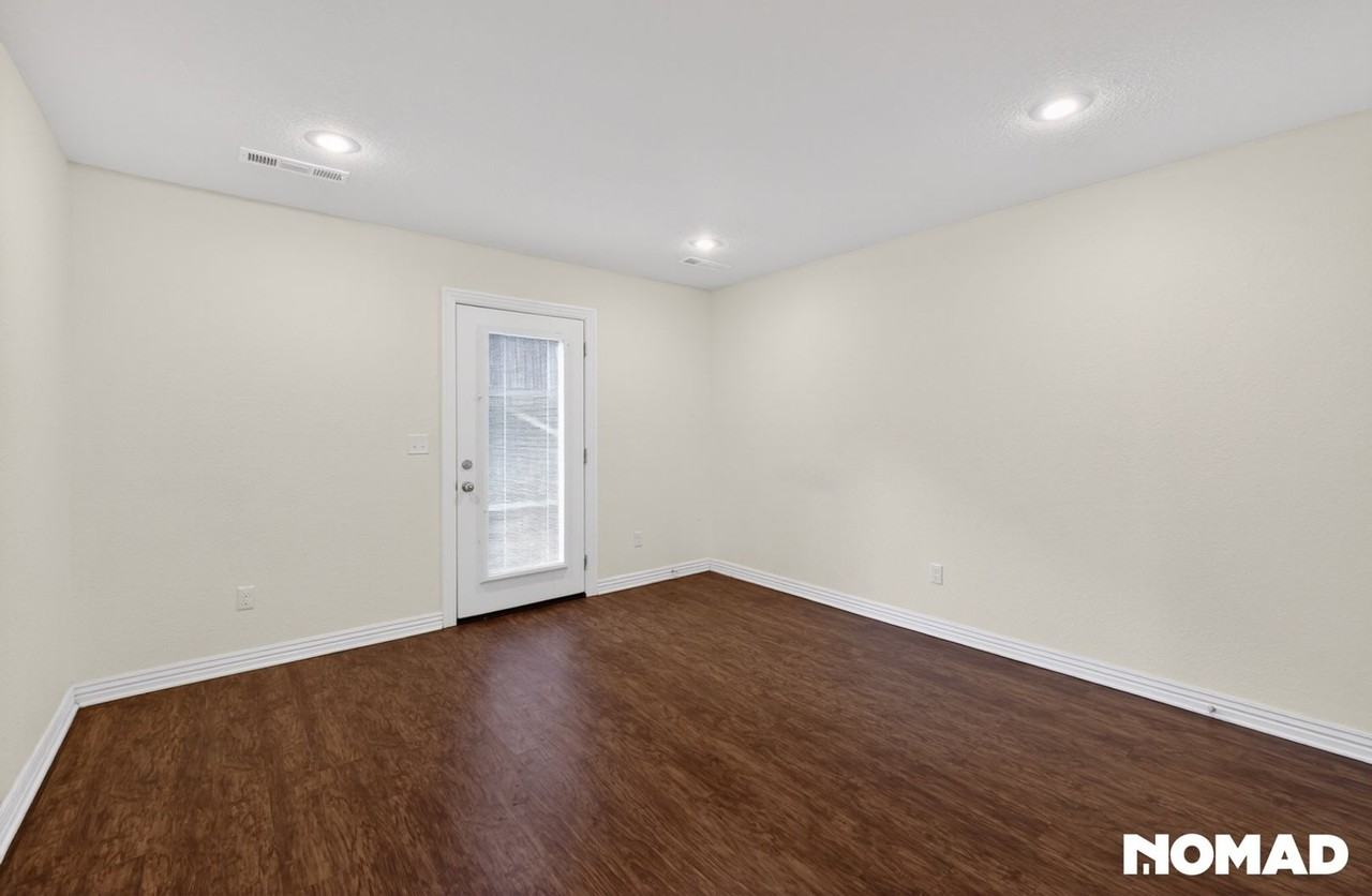 2088 E Custer Ln - Photo 3 of 36