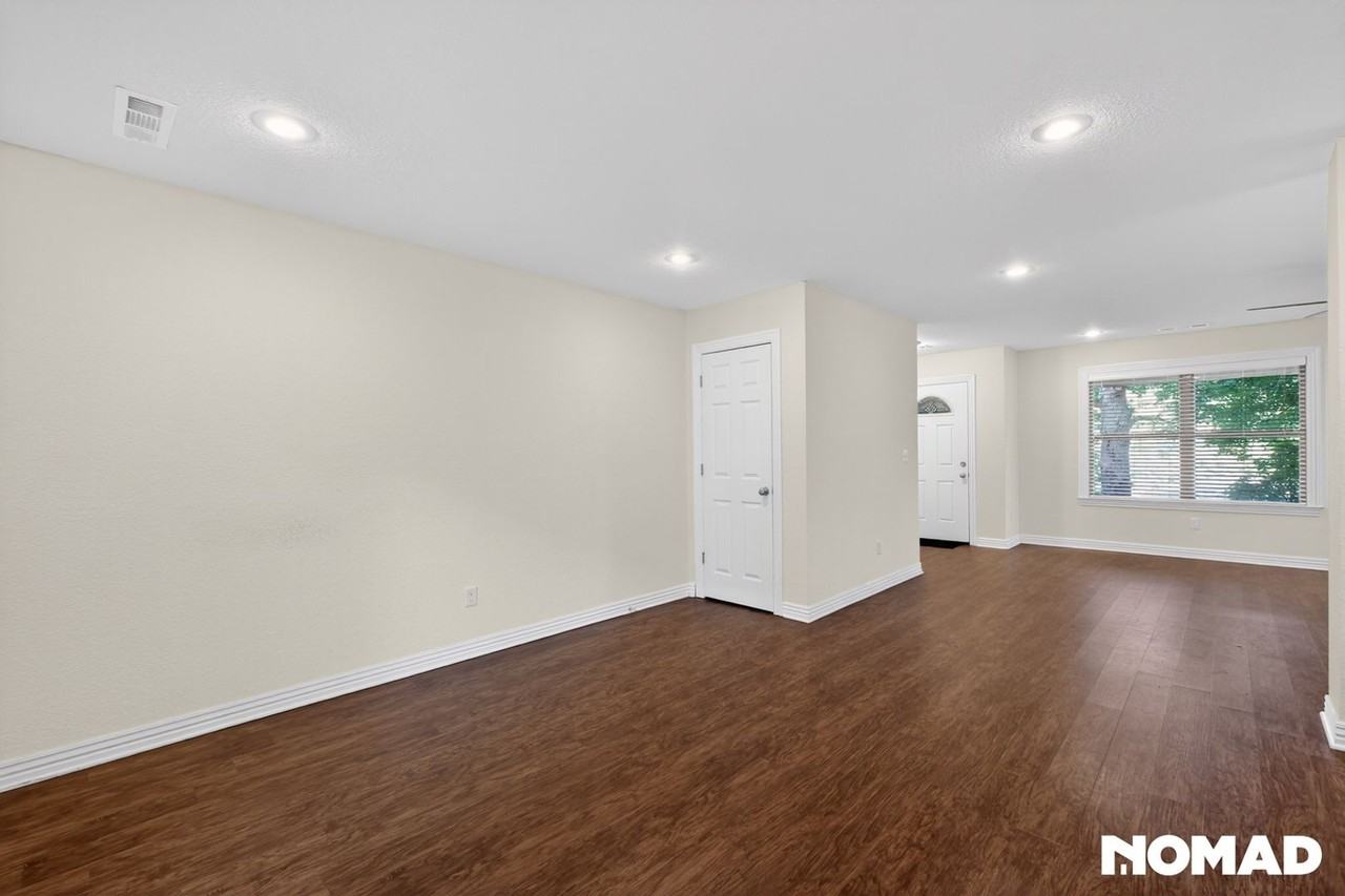 2088 E Custer Ln - Photo 4 of 36