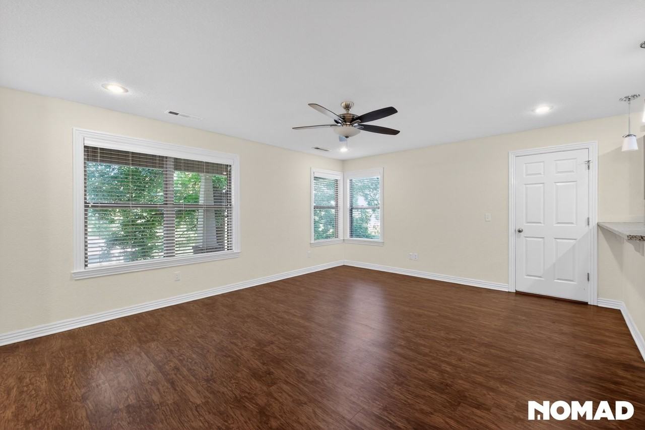 2088 E Custer Ln - Photo 5 of 36