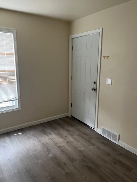917 West 3rd Street - 1/2 - upstairs - Photo 2 of 22