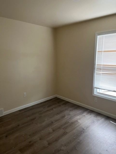 917 West 3rd Street - 1/2 - upstairs - Photo 3 of 22
