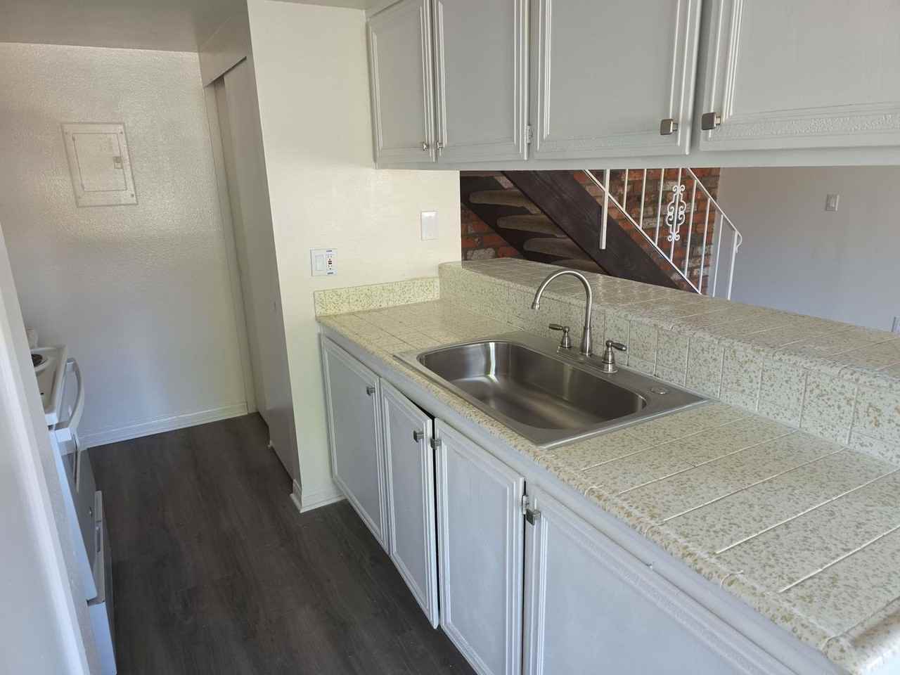 2646 Tiller Ave - Photo 7 of 9