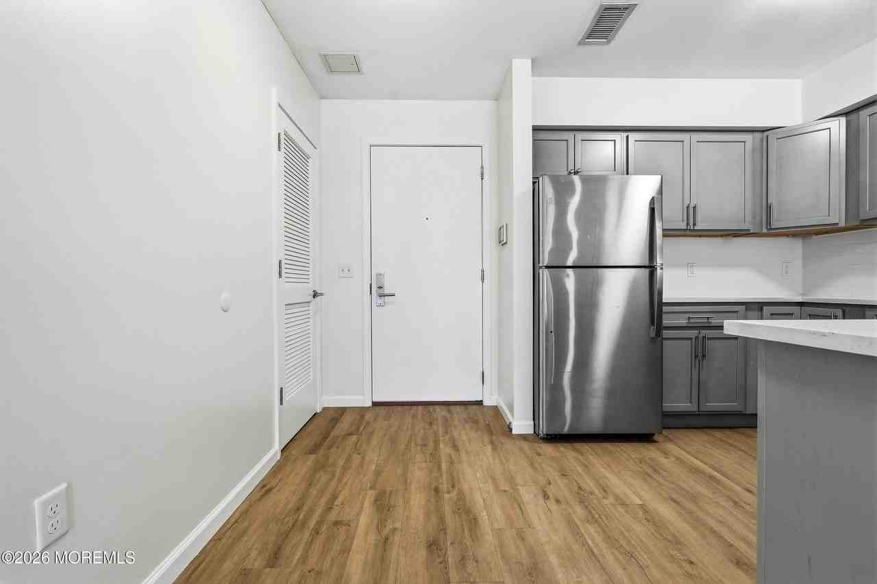 165 Pavilion Ave #210 - Photo 3 of 15