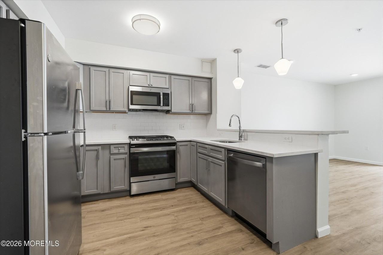 165 Pavilion Ave #210 - Photo 5 of 15