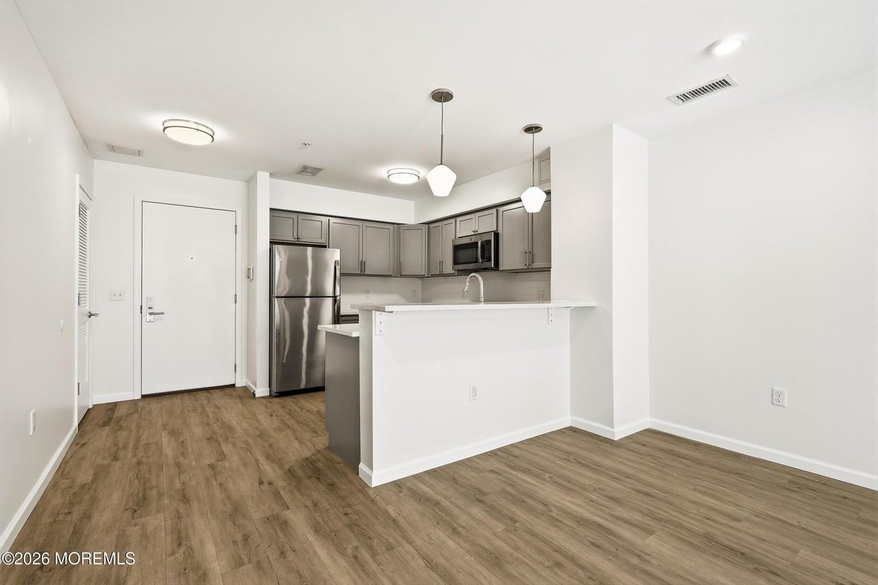 165 Pavilion Ave #210 - Photo 7 of 15