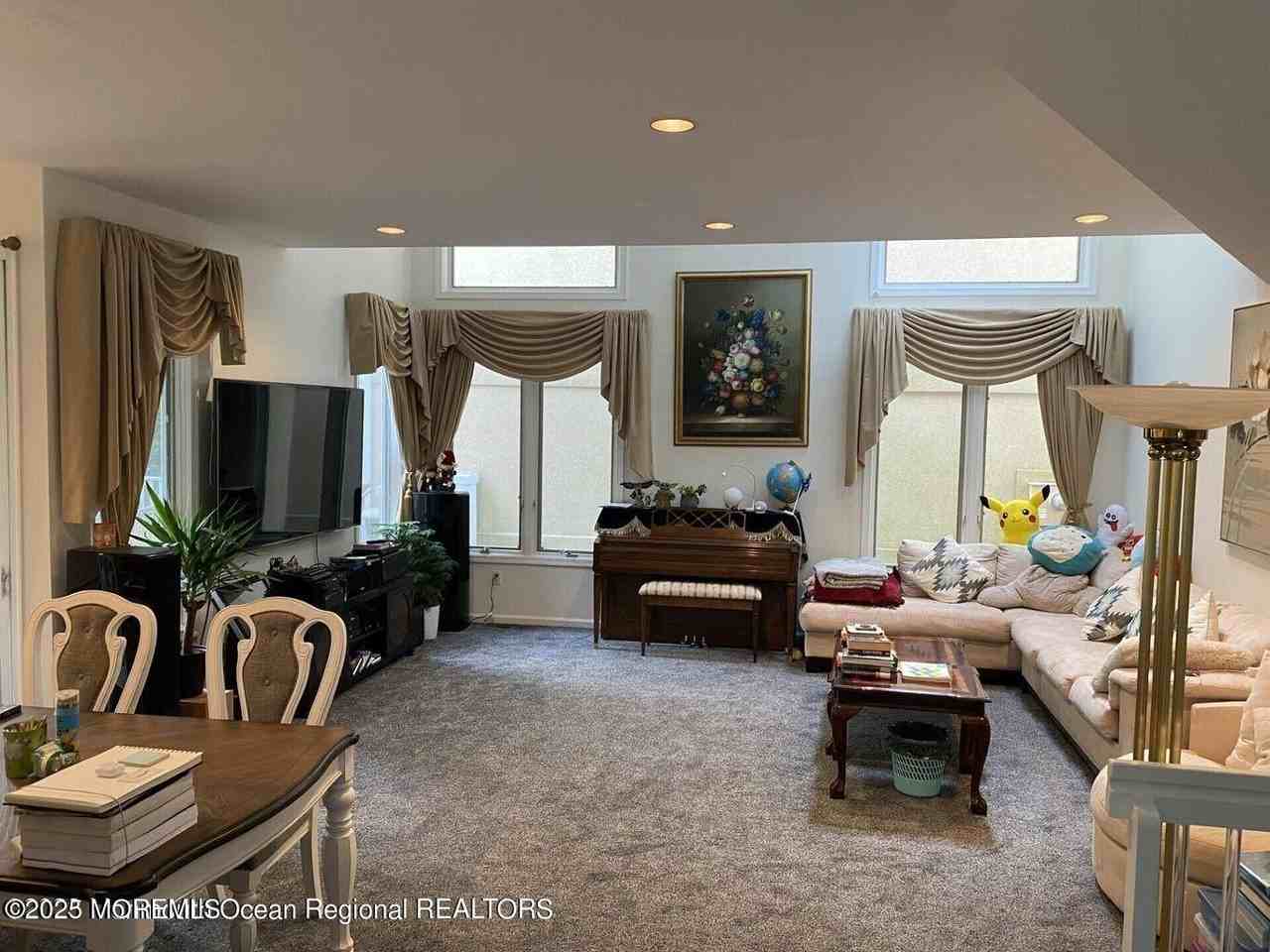 38 Boca Del Mar Ct - Photo 5 of 31