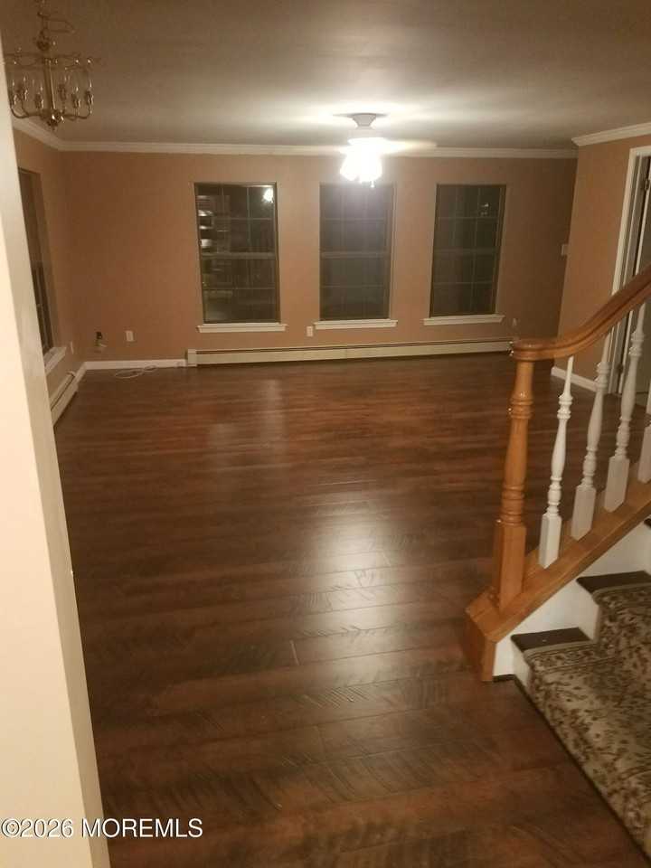 223 Riverside Dr - Photo 5 of 11