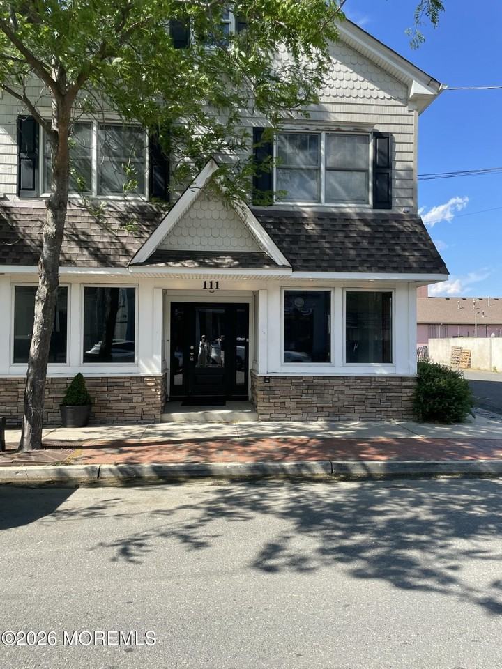 111 Brighton Ave #2