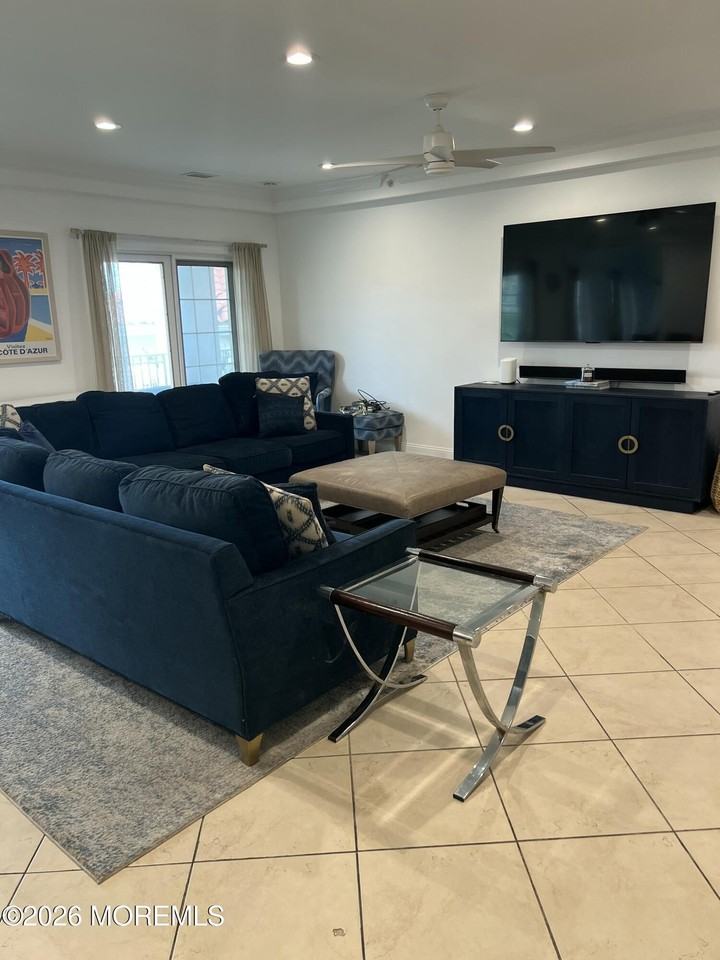121 Riviera Dr - Photo 2 of 12