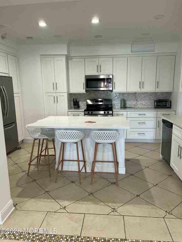 121 Riviera Dr - Photo 3 of 12