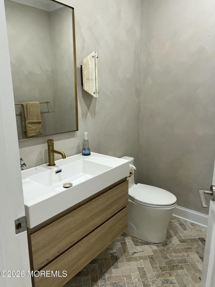 121 Riviera Dr - Photo 5 of 12