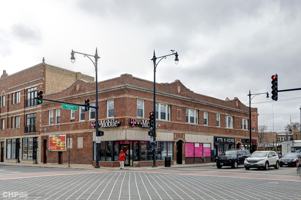 featured image of 4001 W Montrose Ave