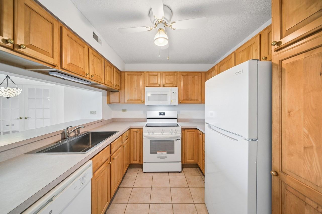 511 Aurora Ave #615 - Photo 3 of 17