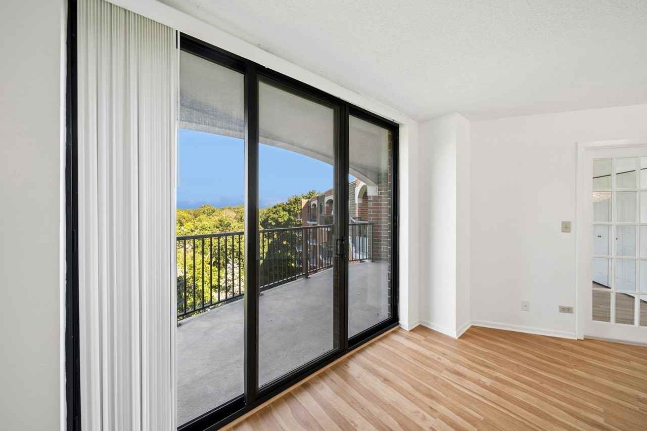 511 Aurora Ave #615 - Photo 6 of 17
