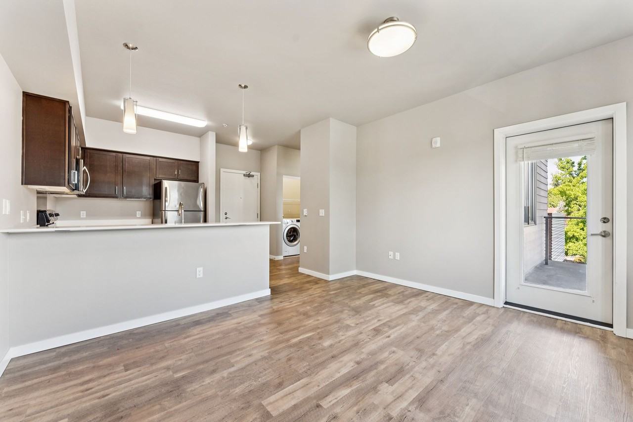 LaScala Apartments - Photo 5 of 8