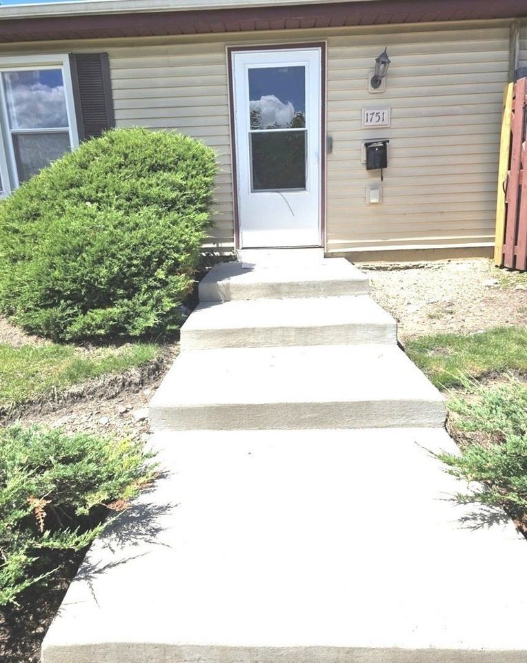 1751 Queensbury Cir - Photo 2 of 16