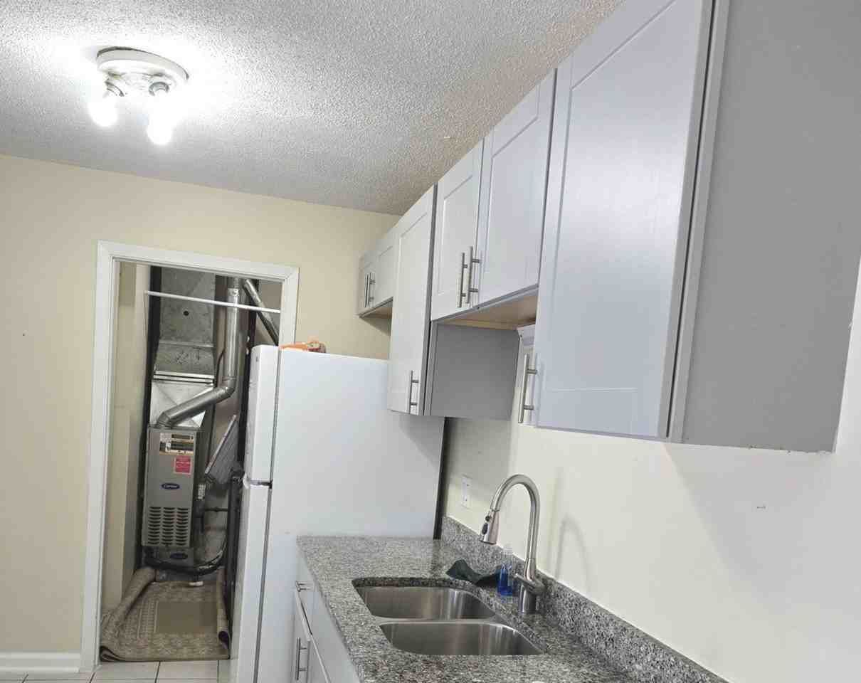 1751 Queensbury Cir - Photo 4 of 16