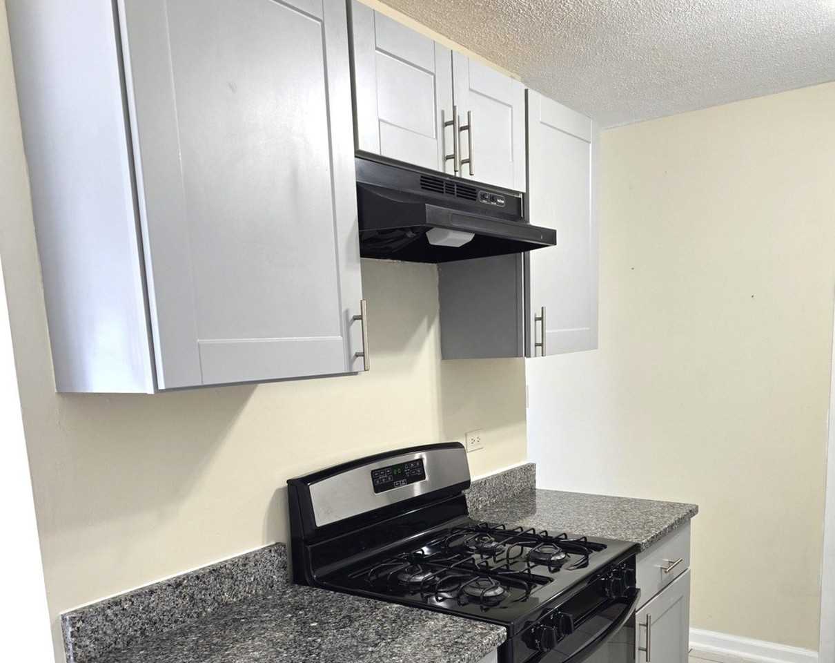 1751 Queensbury Cir - Photo 5 of 16