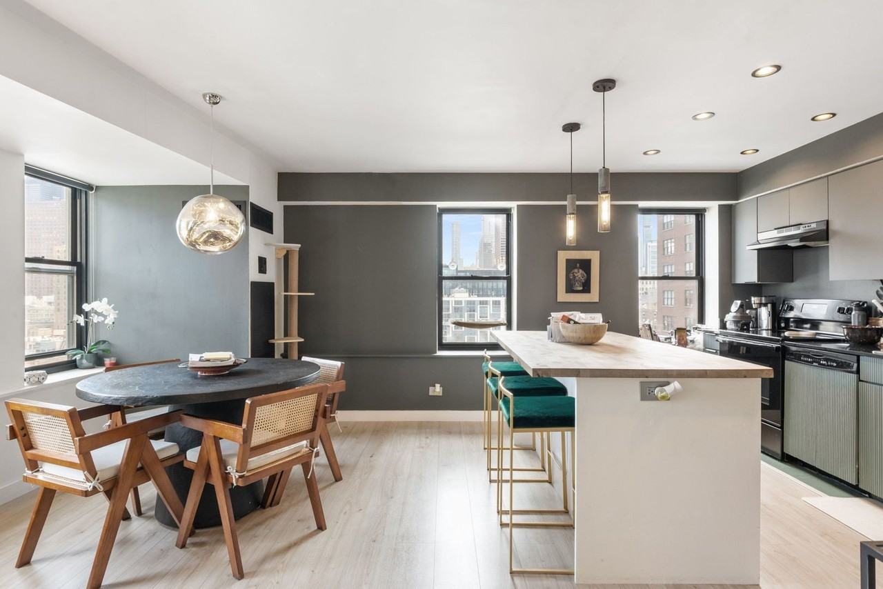 40 E 9th St #1612 - Photo 4 of 14