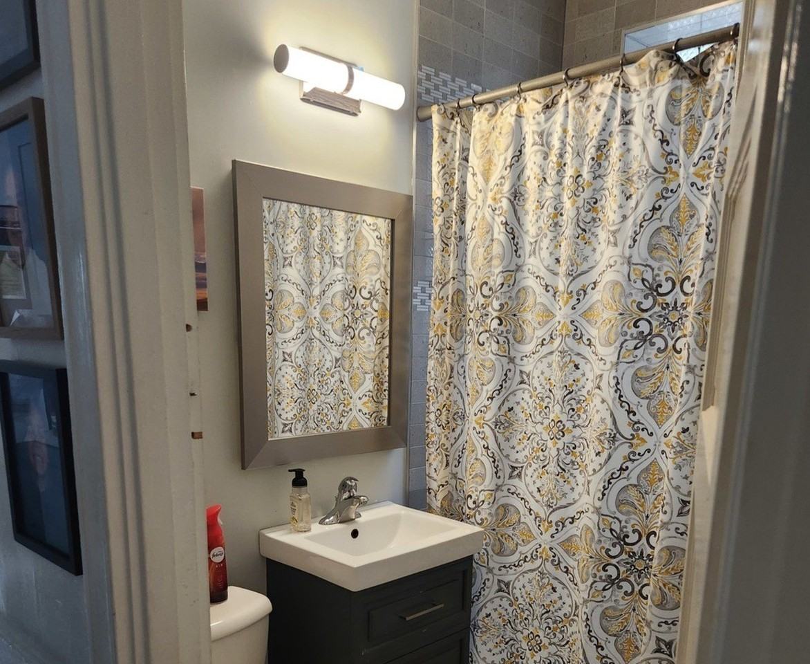 2102 W Barry Ave #1 - Photo 5 of 12