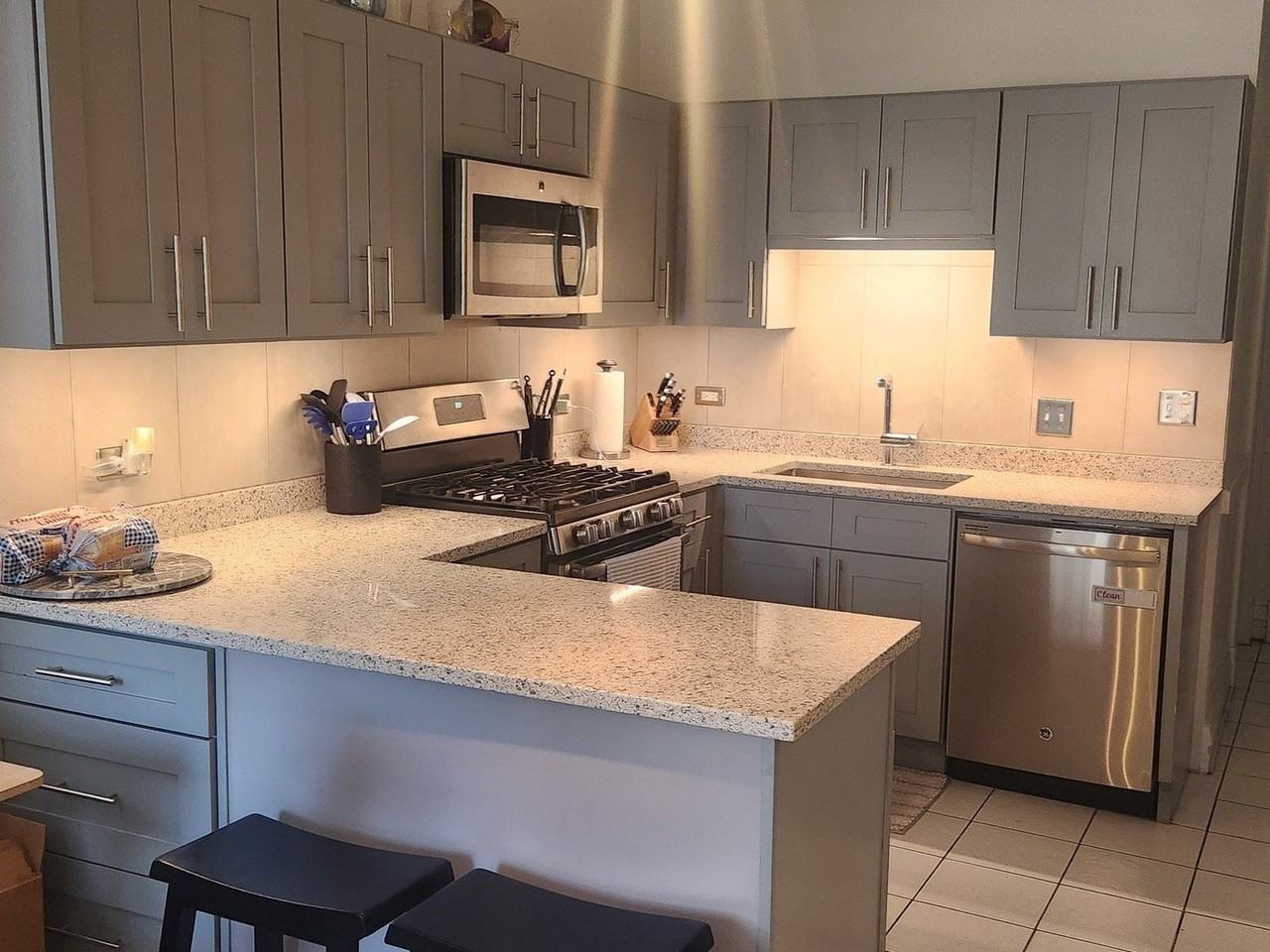 2102 W Barry Ave #1 - Photo 7 of 12