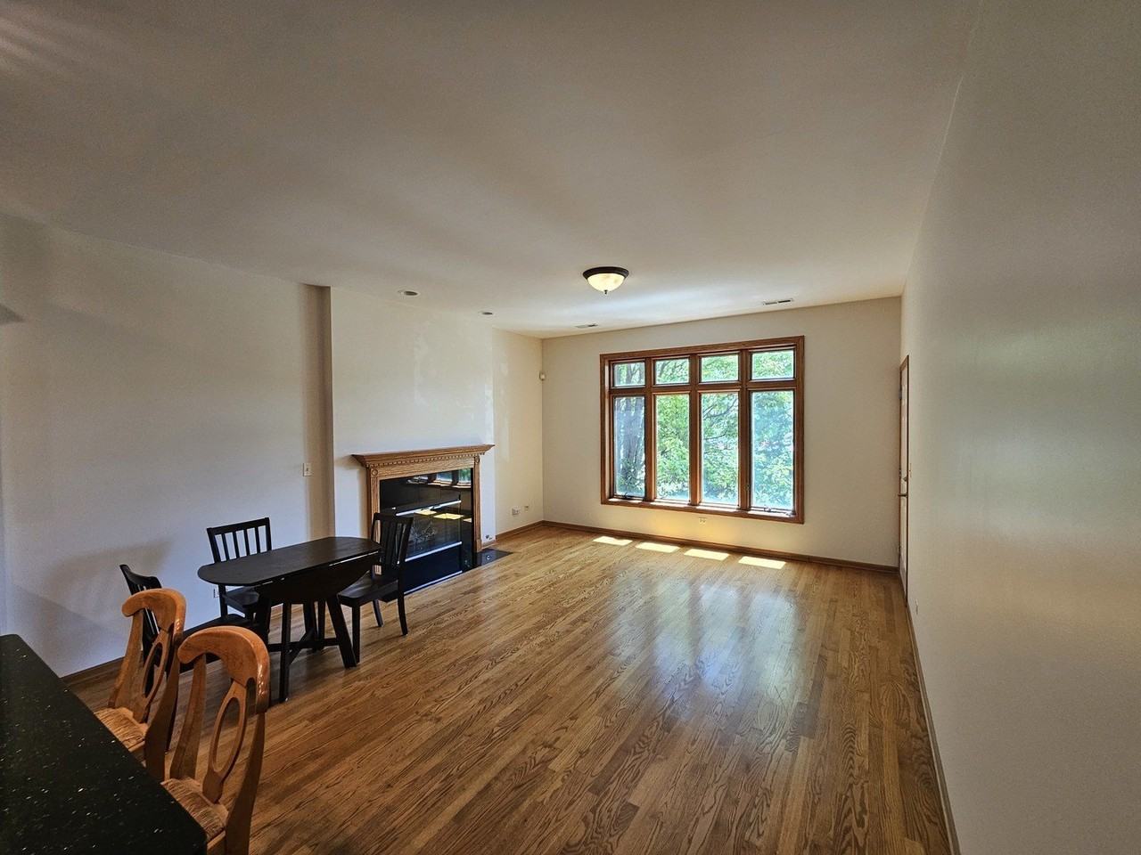 1326 W Grenshaw St #2D - Photo 3 of 16