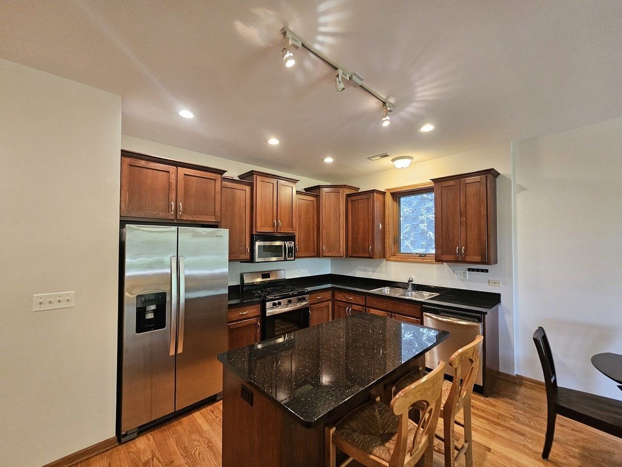 1326 W Grenshaw St #2D - Photo 5 of 16