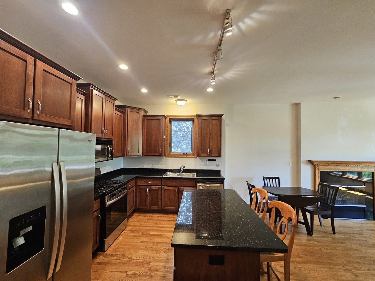 1326 W Grenshaw St #2D - Photo 6 of 16