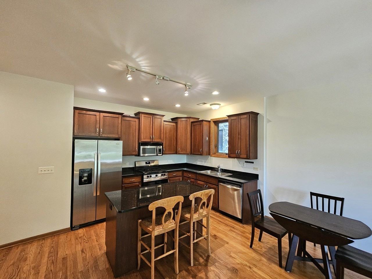 1326 W Grenshaw St #2D - Photo 7 of 16