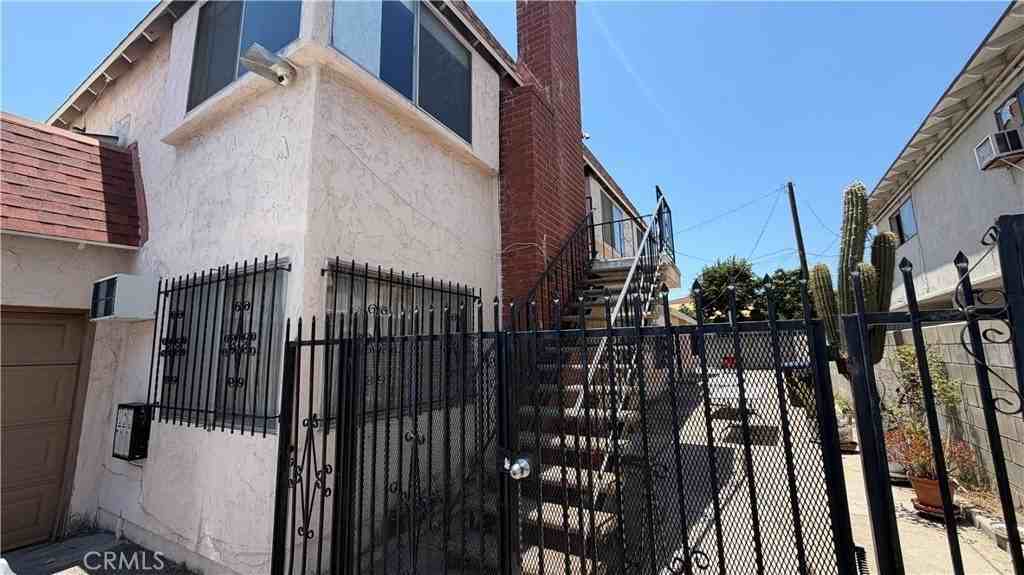 303 N New Ave #C