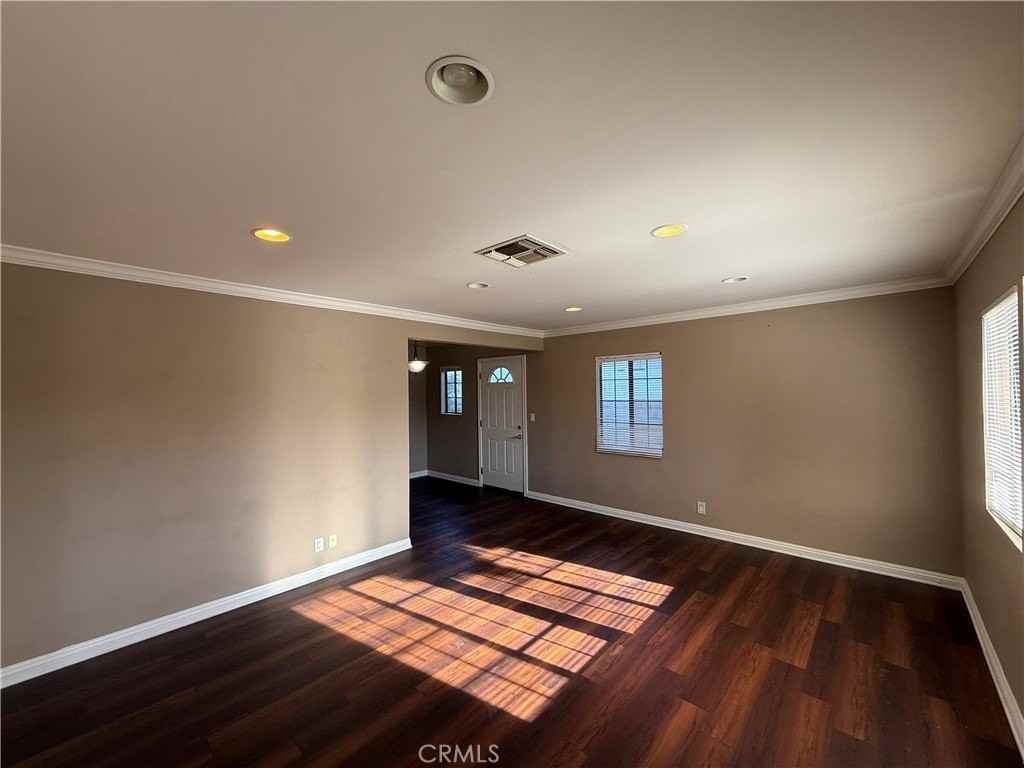 7051 Lindley Ave - Photo 4 of 11