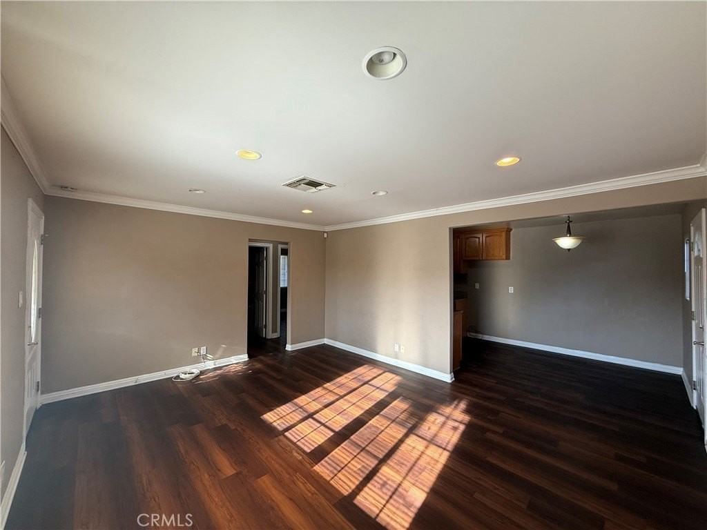 7051 Lindley Ave - Photo 5 of 11