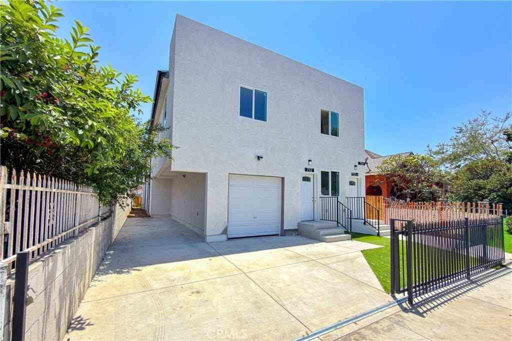 734 E 52nd St - Photo 2 of 16
