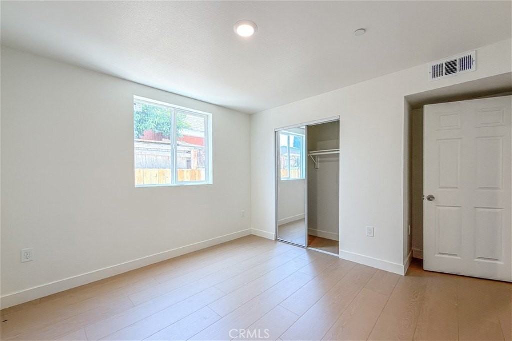 734 E 52nd St - Photo 4 of 16