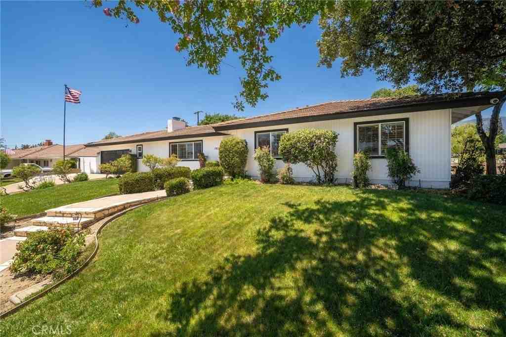 1025 Kent Dr - Photo 2 of 34