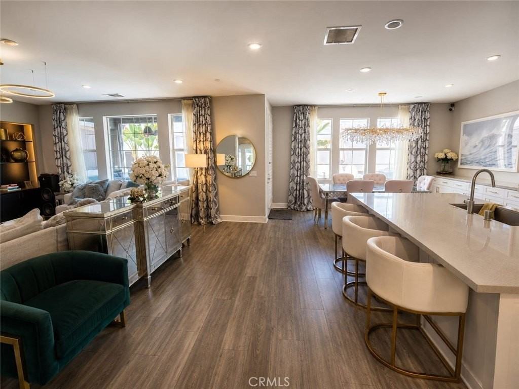 13419 Gardenia Ave - Photo 3 of 46