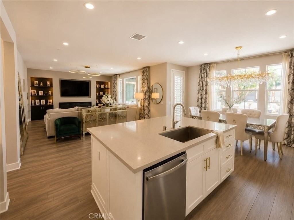 13419 Gardenia Ave - Photo 4 of 46
