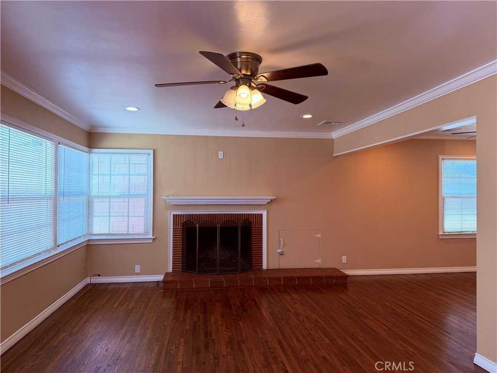 1447 S Valley Center Ave - Photo 5 of 30